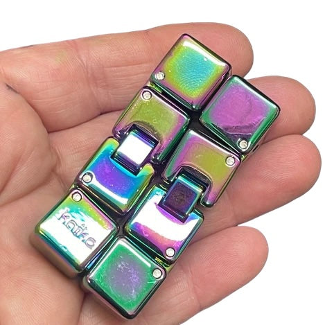 Kaiko Mini infinity cube in hand